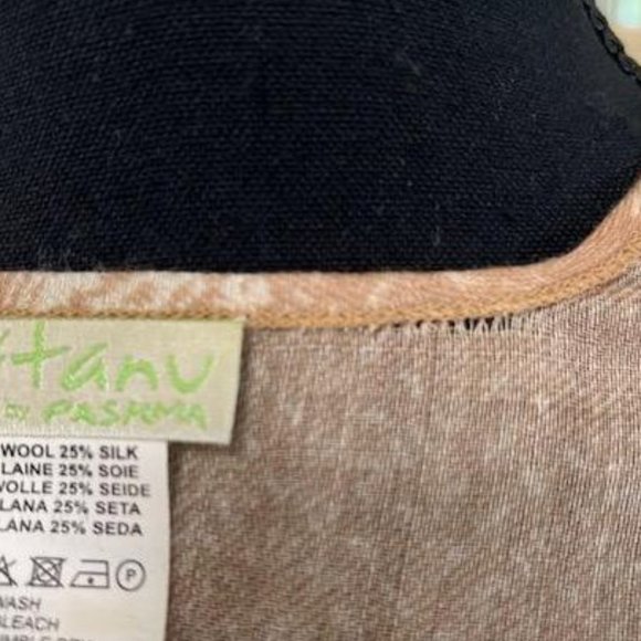 Petanu by Pashma Shawl Kimono in a Floral Paisley from Anthropologie - One Size - Picture 7 of 7